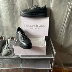 Women's wide fit trainers black grosgrain